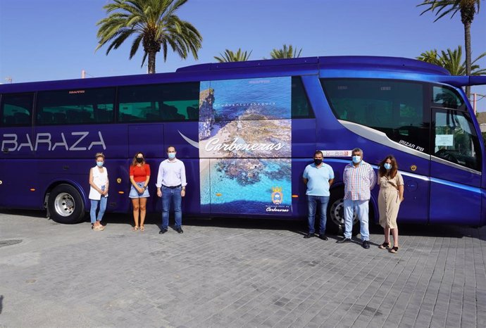 Bus a la playa de Los Muertos en Carboneras (Almería)