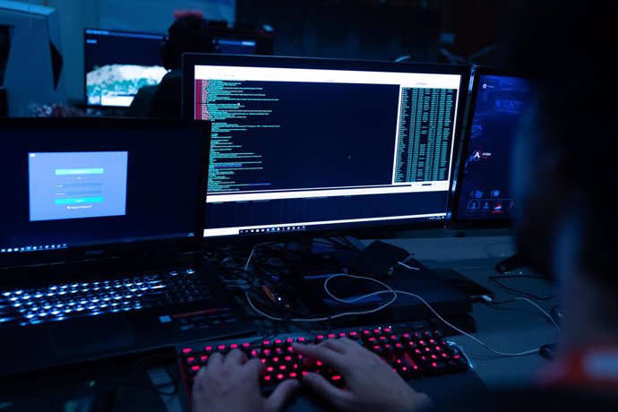 UE.- Los 27 sancionan por primera vez a responsables de ataques informáticos con
