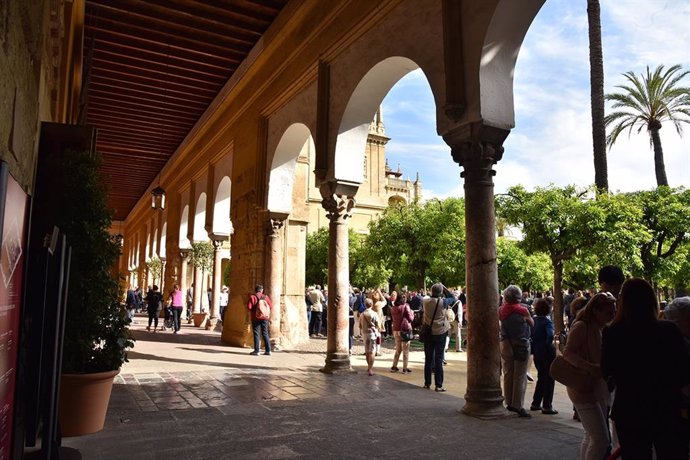 Turistas en la Mezquita-Catedral de Córdoba, en una imagen de archivo.