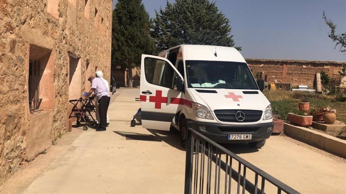 Llegada de residentes al centro COVID de Gea de Albarracín (Teruel).
