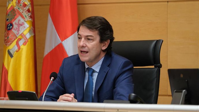 El presidente de la Junta de Castilla y León, Alfonso Fernández Mañueco, comparece durante la Comisión de Investigación de las eólicas.