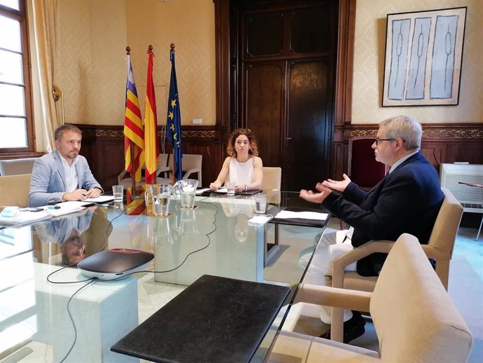 El director de la Representación de la Comisión Europea (CE) en Barcelona para Cataluña y Baleares, Ferran Tarradellas, en un encuentro con el Govern