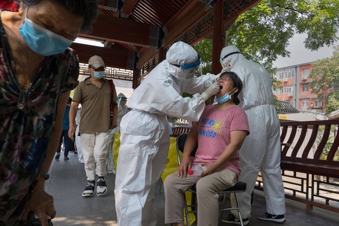 19 June 2020, China, Beijing: A woman undergoes free nucleic acid test in Beijing, following the detection a new outbreak of Coronavirus (Covid-19). Photo: Ppi/PPI via ZUMA Wire/dpa