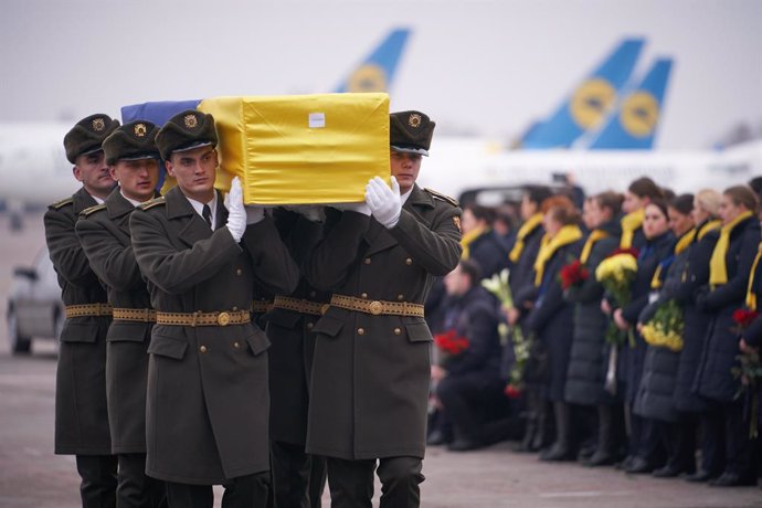 Fretre d'una de les víctimes ucraneses de l'avió que va atacar l'Iran.