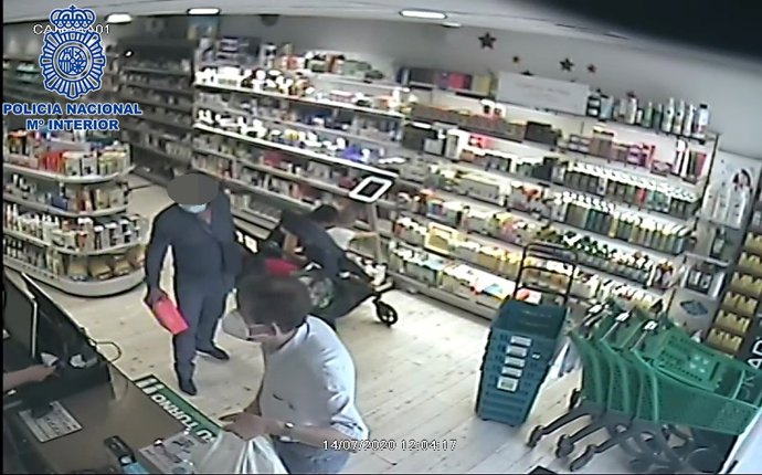 Momento de uno de los robos de los que se le acusa