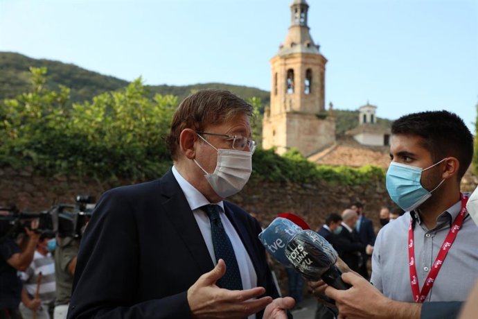 Puig atiende a los medios antes de la conferencia de presidentes