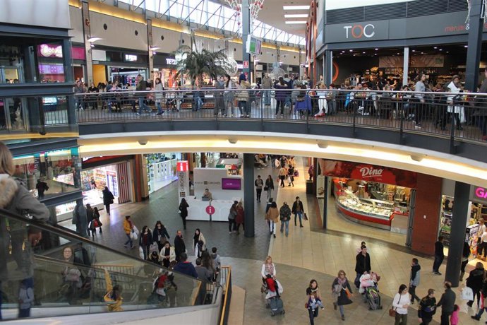 Centre comercial Espai Girons, comerc, botigues, Girona, compres, consum.