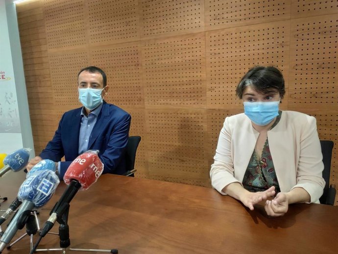 El delegado territorial de la ONCE en Asturias, Pedro Ortiz Castillo, y la presidenta del Consejo Territorial, María Díaz Alonso, presentan los datos de la actividad social y económica del Grupo Social ONCE durante 2019.