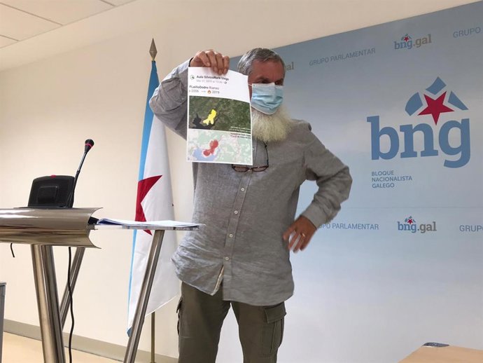 El diputado electo Xosé Luís 'Mini' Rivas,  del BNG, en rueda de prensa