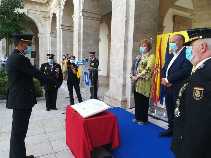 La delegada del Gobierno en la Comunitat Valenciana, Gloria Calero, en el acto de jura de los nuevos subinspec