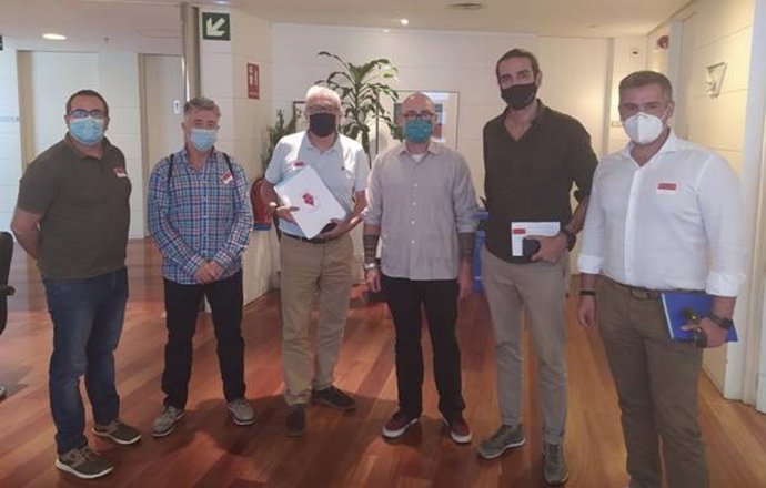 La Alianza por la bajada del IVA de las peluquerías se reúne con representante de Podemos en el Congreso de los Diputados