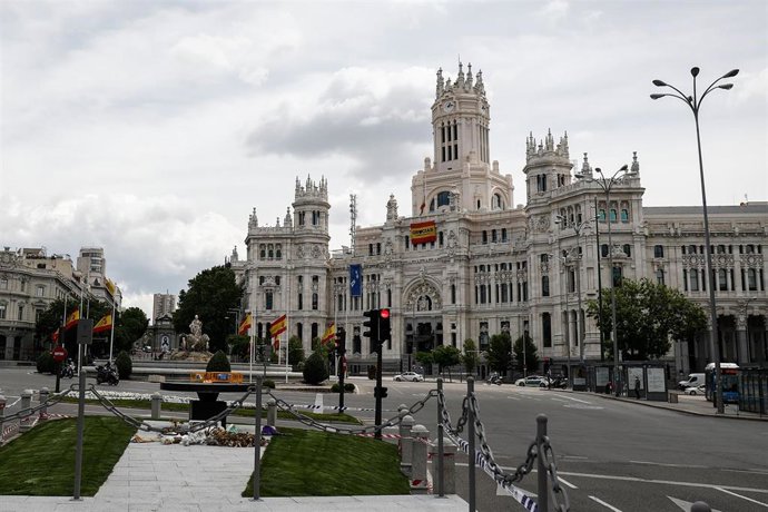 A general view of the monument to those killed by coronavirus in front of the Cibeles Palace during the COVID19 pandemic. In Madrid, Spain, on June 4, 2020.