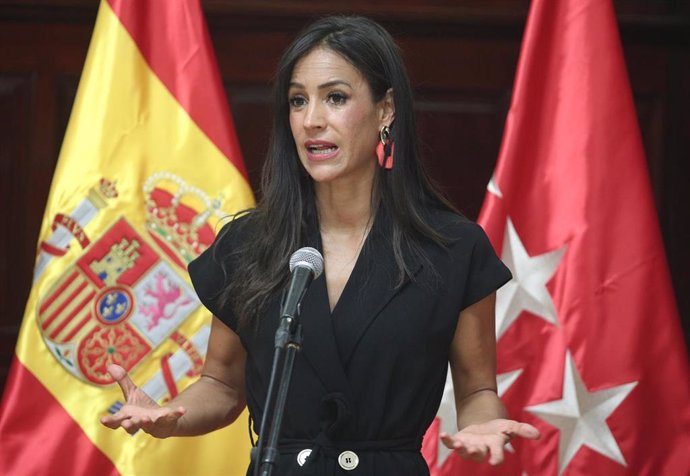 La vicealcaldesa de la capital, Begoña Villacís, ofrece una rueda de prensa posterior a la firma de un acuerdo para impulsar el primer Bono de Impacto Social, en el Palacio de Cibeles, Madrid (España), a 29 de julio de 2020.