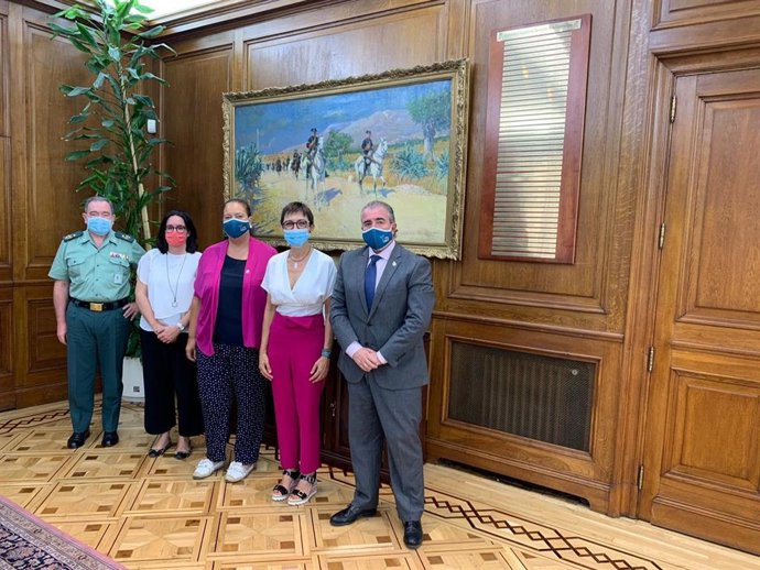Reunión de miembros de la AVT con la directora de la Guardia Civil, María Gámez, y el DAO del Instituto Armado, Pablo Salas
