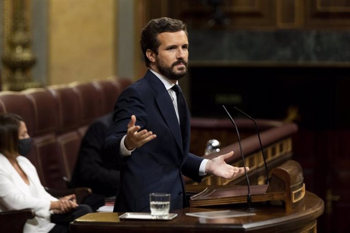 El presidente del PP, Pablo Casado, interviene desde la tribuna en una sesión plenaria en el Congreso, en Madrid (España), a 29 de julio de 2020. 