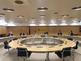 La ministra de Industria, Comercio y Turismo, Reyes Maroto, y el ministro de Agricultura, Pesca y Alimentación, Luis Planas, se han reunido con representantes de la cadena agroalimentaria para informar sobre las negociaciones con EEUU por los aanceles