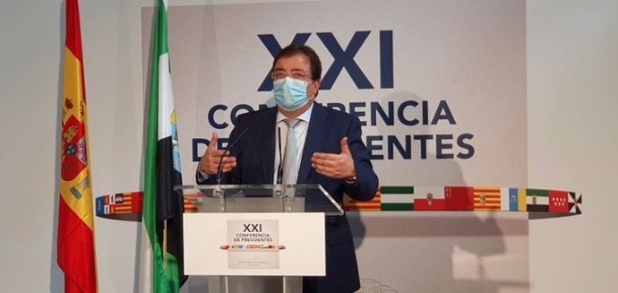 El presidente de la Junta de Extremadura, Guillermo Fernández Vara, en la rueda de prensa tras la Conferencia de Presidentes