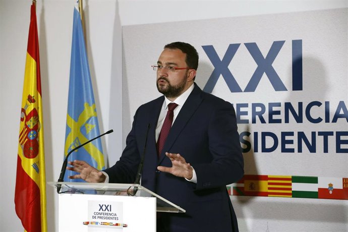 Adrián Barbón.