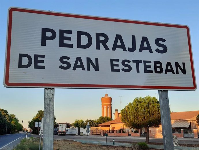 Entrada al municipio de Pedrajas de San Esteban.