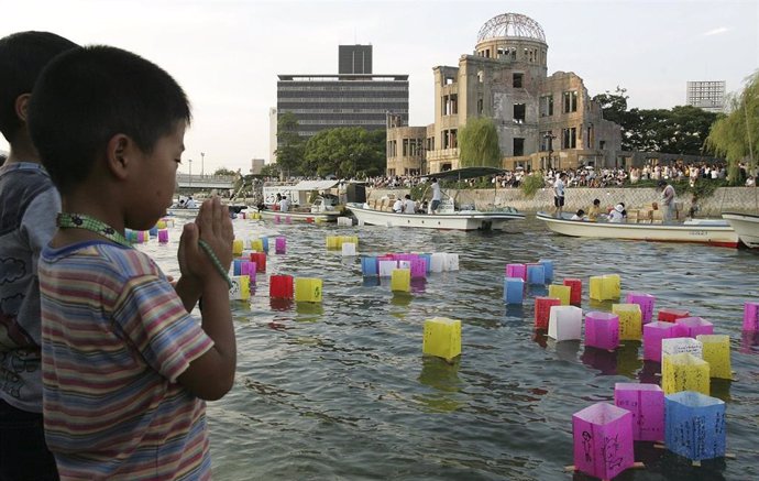 Memorial por el 61 aniversario del lanzamiento de la bomba atómica sobre Hiroshima.