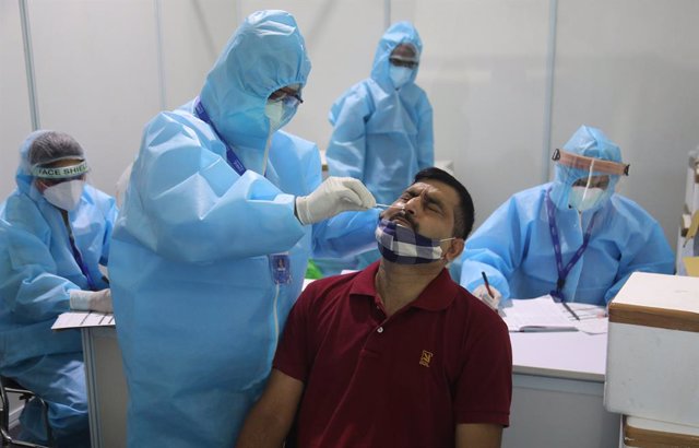 Coronavirus.- India bate récord de contagios diarios de coronavirus con más de 5