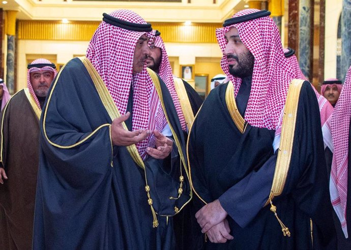 El primer ministro de Kuwait, Sabá Al Jalid Al Sabá, a la izquierda en la imagen