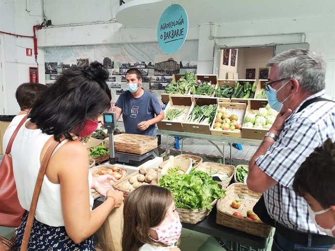 El EKOmercado de Pamplona reúne 15 puestos con alimentos ecológicos y de tempora