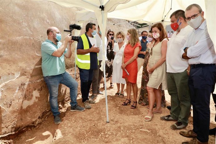 La presidenta del Govern, Francina Armengol, en su visita este sábado a Son Coletes.