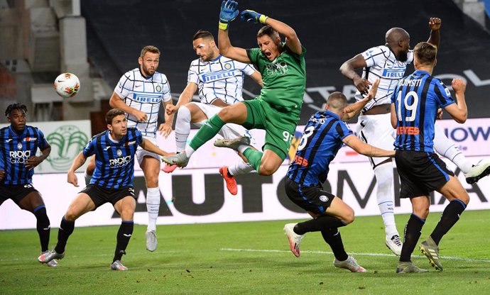 Fútbol/Calcio.- (Crónica) El Inter termina segundo a un punto de la Juve campeon