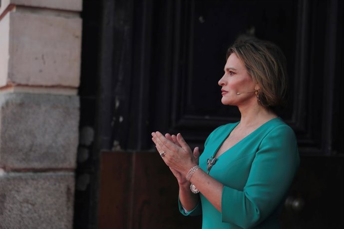 La soprano Ainhoa Arteta actúa hoy sábado en la madrileña Puerta del Sol, en las celebraciones de la fiesta de la Comunidad de Madrid, donde se homenajea este Dos de Mayo