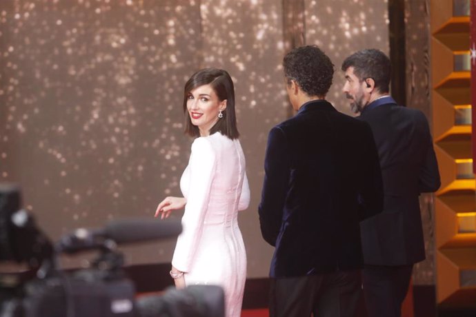 La actriz, Paz Vega, posa en la alfombra roja de la XXXIV edición de los Premios Goya, en Málaga (Andalucía, España), a 25 de enero de 2020.