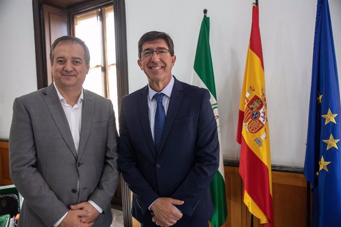 El delegado territorial de Administración Local, José Luis Delgado, junto al vicepresidente de la Junta, Juan Marín