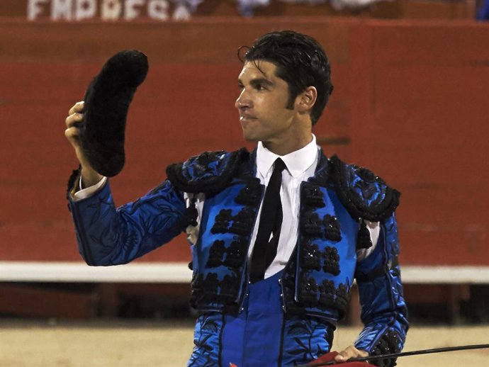 Spanish bullfighter Cayetano Rivera performs at the Palma de Mallorca Bullring on August 3, 2017 in Palma de Mallorca, Spain.