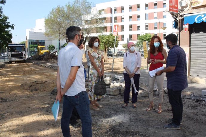 El Ayuntamiento acomete la reurbanización de un espacio libre junto a la Avenida Manuel del Valle