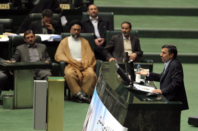 Irán.- La cúpula religiosa iraní rechaza los intentos del expresidente Ahmadiney