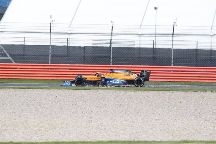 Carlos Sainz tras pinchar en el Gran Premio de Gran Bretaña