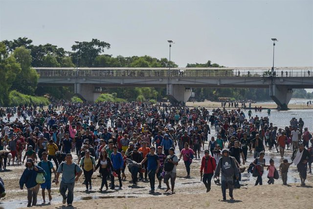 Migrantes en la frontera entre Guatemala y México (Imagen de archivo)