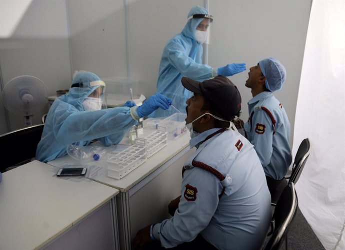 Coronavirus.- India alcanza los 1,8 millones de casos de coronavirus tras sumar 