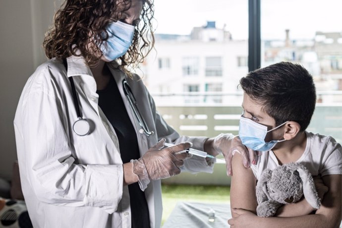 Experta cree que la vacuna podría llegar en otoño: "Nunca se ha dado en ciencia 