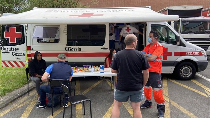 Cruz Roja Gipuzkoa atiende a transportistas en Irun
