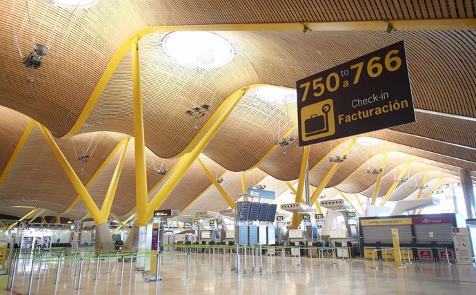 Instalaciones internas de la Terminal 4 del Aeropuerto Adolfo Suárez Madrid-Barajas Madrid, (España), a 2 de abril de 2020.