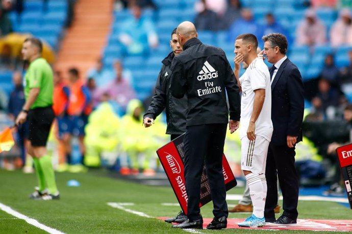 Zidane junto a Hazard durante un partido del Real Madrid