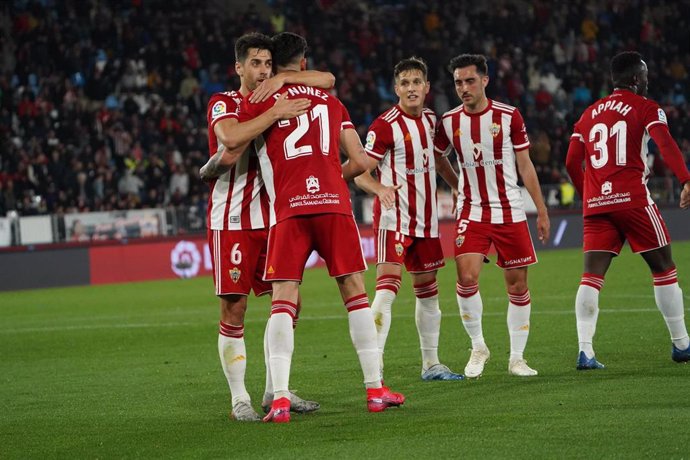 Los jugadores de la UD Almería celebran un gol durante LaLiga SmartBank 2019-2020