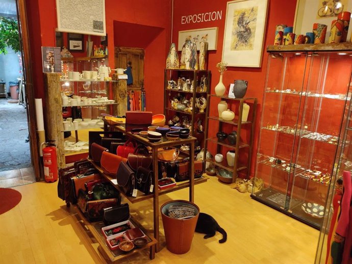 Tienda y sala de exposiciones del artesano Carlos Tellechea.