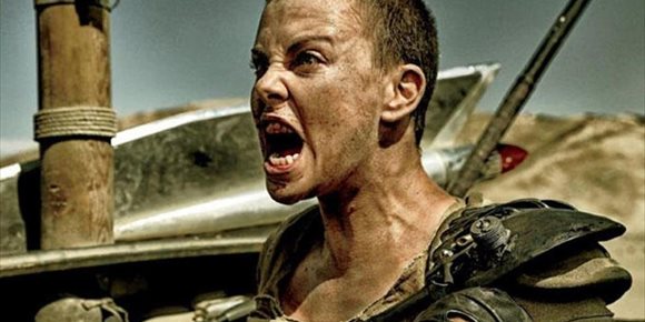 5. VÍDEO: Charlize Theron se rapa la cabeza para Mad Max: Fury Road