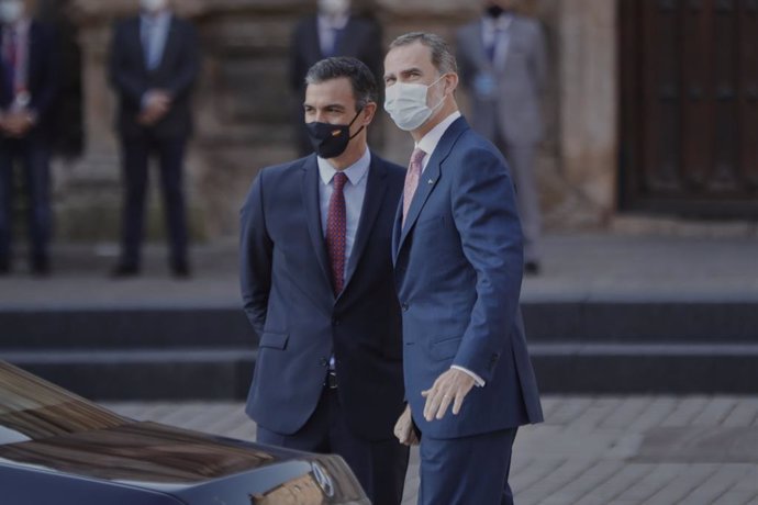 Elpresidente del Govern, Pedro Sánchez i el Rei Felipe VI 