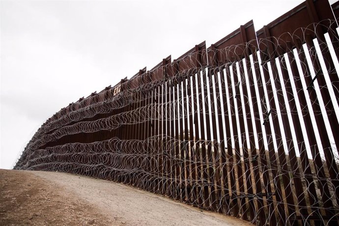 Parte de una valla fronteriza entre Estados Unidos y México. 