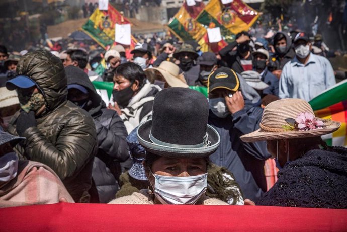Protestas contra el aplazamiento de las elecciones de Bolivia en El Alto. 