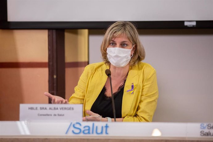 La consellera de Salud de la Generalitat, Alba Vergés, durante la presentación de un proyecto promovido por la Generalitat y la Creu Roja sobre el impacto en la salud que supone la transmisión del Covid-19, en la Conselleria de Salud, Barcelona, Catalun