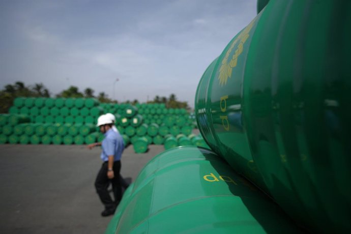 R.Unido.- BP pierde más de 18.000 millones hasta junio y recorta el dividendo a 